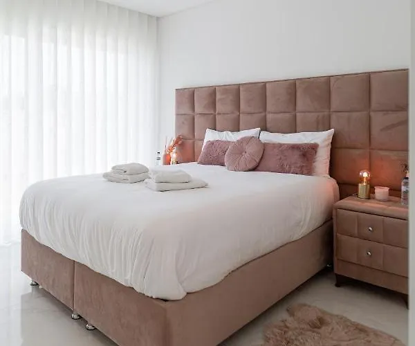 Sihem 's Luxury House Villa Santa Barbara (Lisbon)